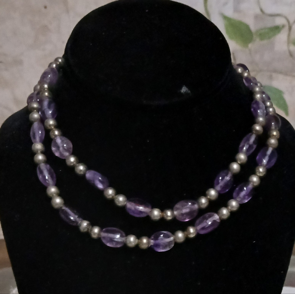 Women Purple And Fashion Pewter Beaded Necklace Euc 18$